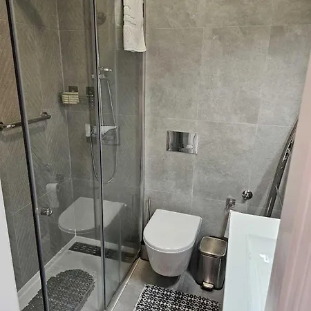 Two Bedroom Apartment, Two Minutes From The Daire *
