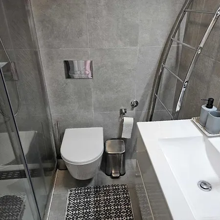 Two Bedroom Apartment, Two Minutes From The Appartamento Nazaré