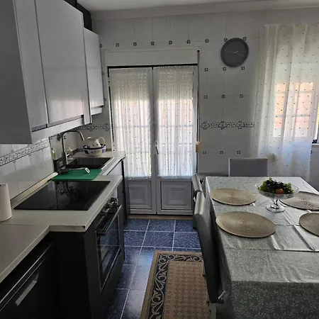 Appartamento Two Bedroom Apartment, Two Minutes From The *